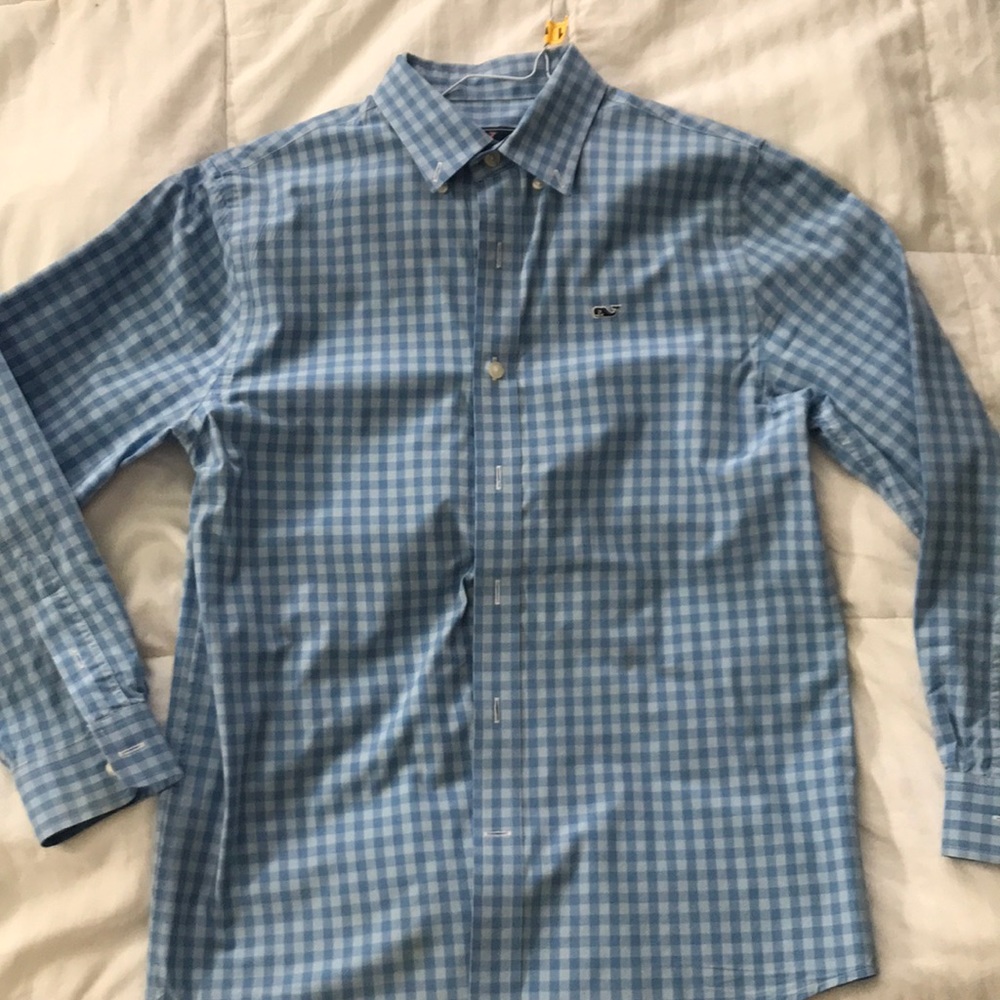 Boys Vineyard Vines gingham button shirt. SIZE M